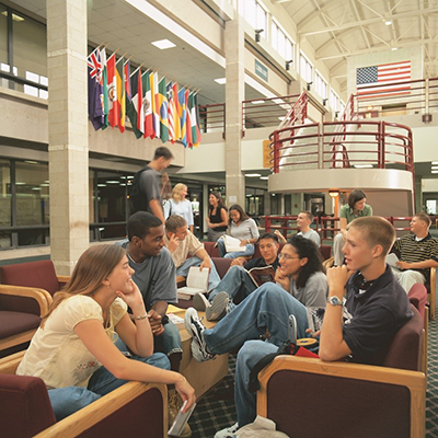 Galleria full of students